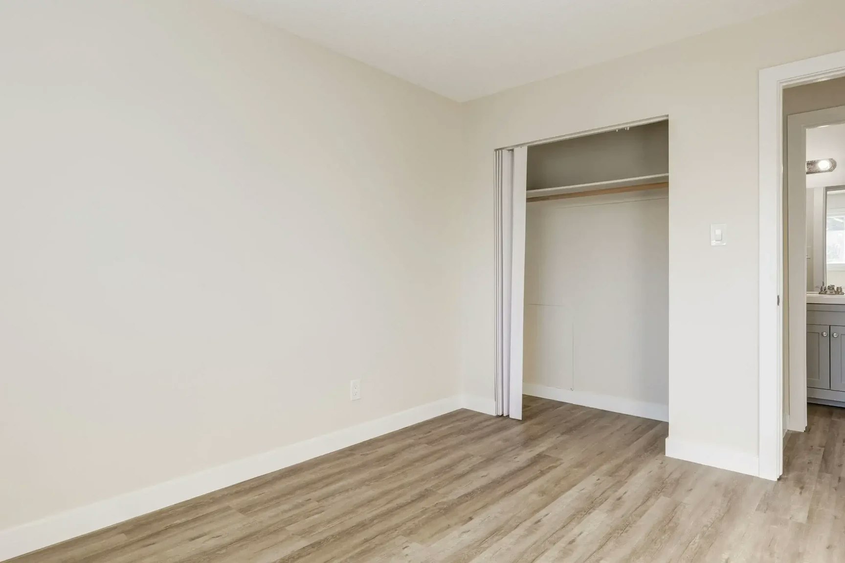08-11707 80 Street, Edmonton, AB, T5B 2N4 - 14