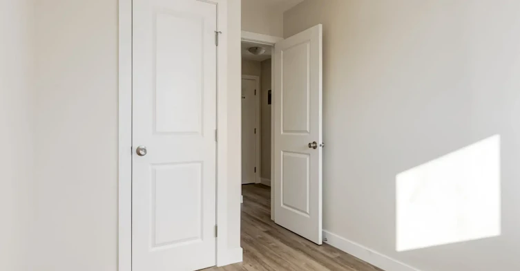 08-11707 80 Street, Edmonton, AB, T5B 2N4 - 10