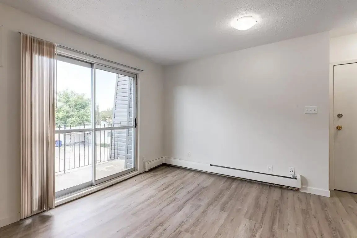 11-2127 Palm Road South, Lethbridge, AB, T1K 3N1 - 11