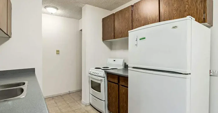 302-2119 Palm Road South, Lethbridge, AB, T1K 3N1 - 4