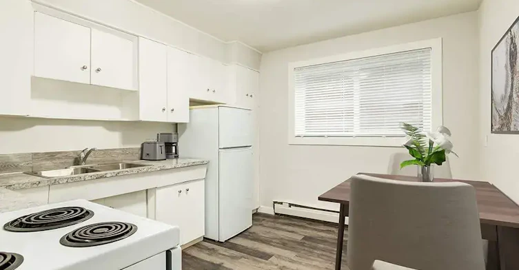 07-10657 103 Street NW, Edmonton, AB, T5H 2V6
