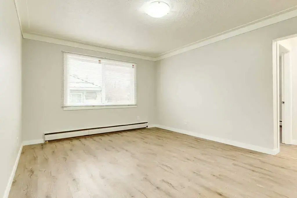 09-10657 103 Street NW, Edmonton, AB, T5H 2V6 - 11