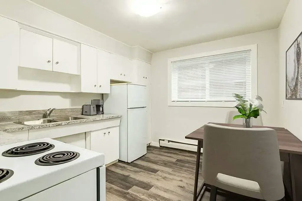 09-10657 103 Street NW, Edmonton, AB, T5H 2V6