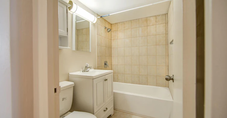 33 Holly Street, Toronto, ON, M4S 2G8 - 31