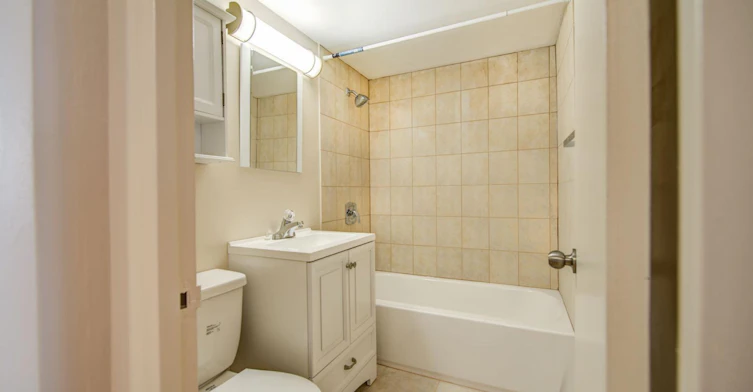 33 Holly Street, Toronto, ON, M4S 2G8 - 31