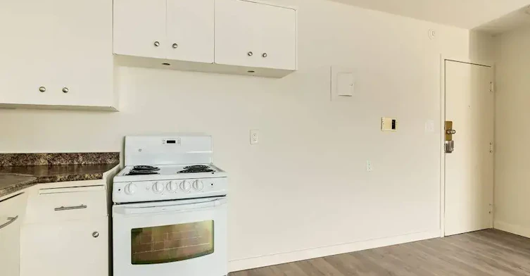 02-8411 119 Avenue, Edmonton, AB, T5B 0W3 - 8