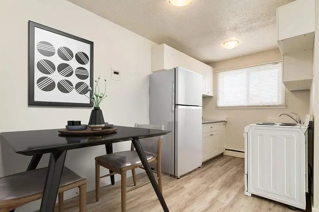 02-8411 119 Avenue, Edmonton, AB, T5B 0W3 - 2