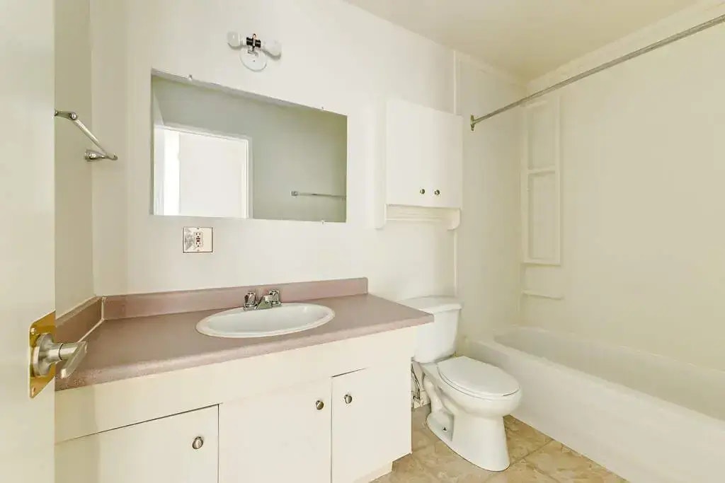 02-8411 119 Avenue, Edmonton, AB, T5B 0W3 - 17