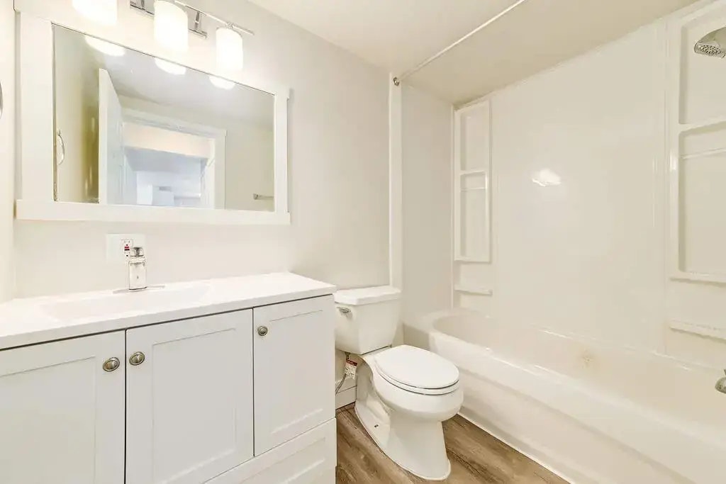 02-8411 119 Avenue, Edmonton, AB, T5B 0W3 - 5