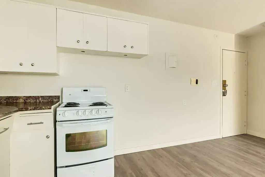 03-8411 119 Avenue, Edmonton, AB, T5B 0W3 - 8