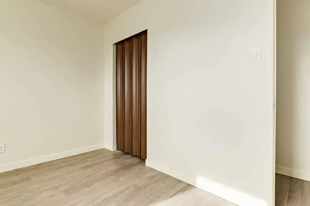 03-8411 119 Avenue, Edmonton, AB, T5B 0W3 - 16