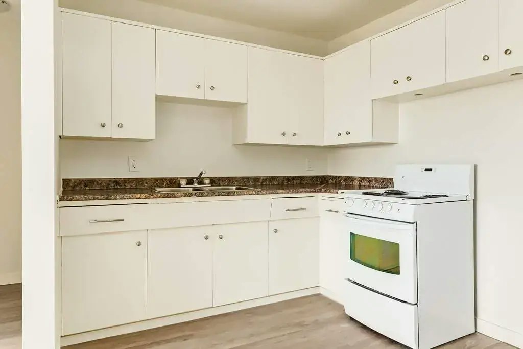 03-8411 119 Avenue, Edmonton, AB, T5B 0W3 - 6