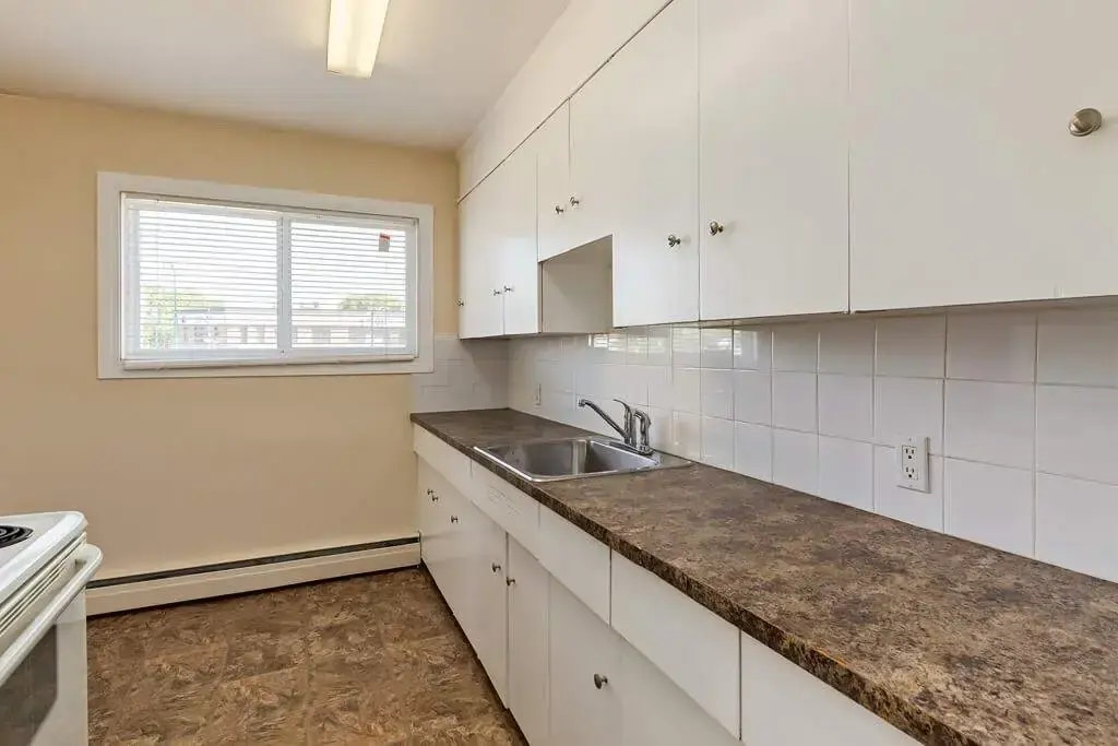 06-10651 105 Street NW, Edmonton, AB, T5H 2X1 - 12