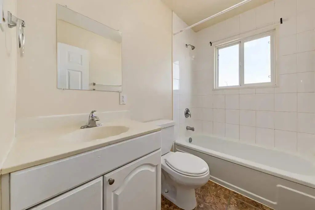 06-10651 105 Street NW, Edmonton, AB, T5H 2X1 - 17
