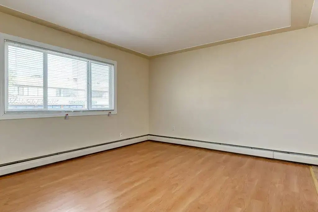 06-10651 105 Street NW, Edmonton, AB, T5H 2X1 - 16