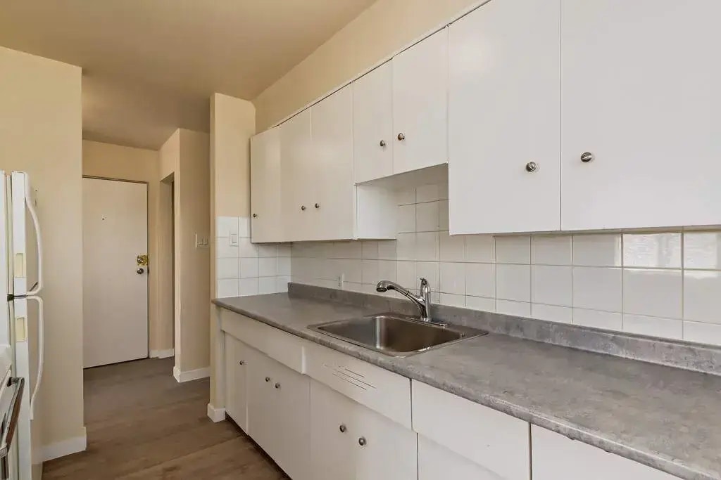 06-10651 105 Street NW, Edmonton, AB, T5H 2X1 - 6