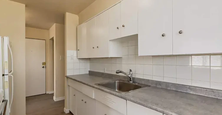 06-10651 105 Street NW, Edmonton, AB, T5H 2X1 - 6