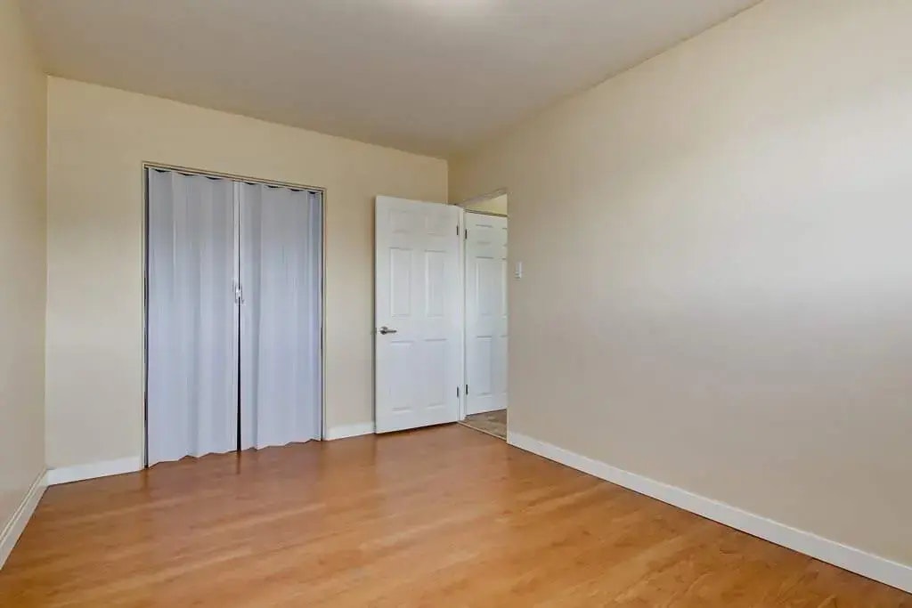 06-10651 105 Street NW, Edmonton, AB, T5H 2X1 - 15