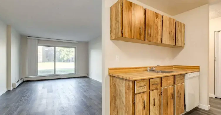 206-5411 39 Avenue, Wetaskiwin, AB, T9A 2Y1 - 8