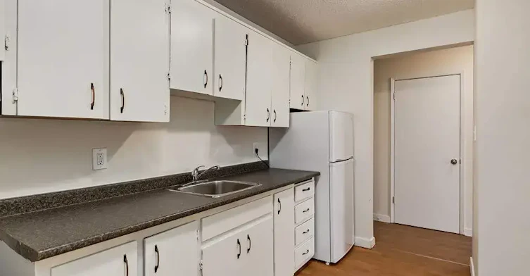 202-10315 156 Street NW, Edmonton, AB, T5P 2R4 - 5
