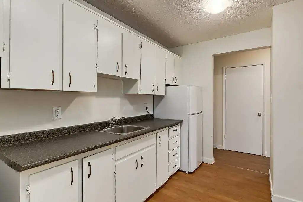 301-10315 156 Street NW, Edmonton, AB, T5P 2R4 - 5