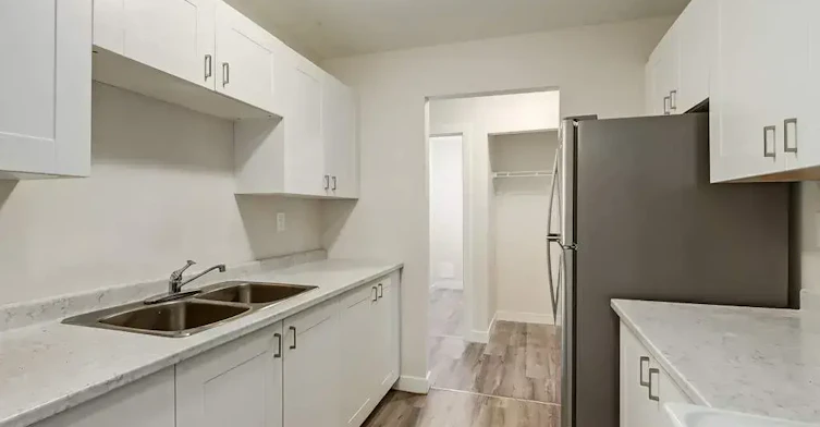308-404 5 Avenue W, Brooks, AB, T1R 0T5 - 5