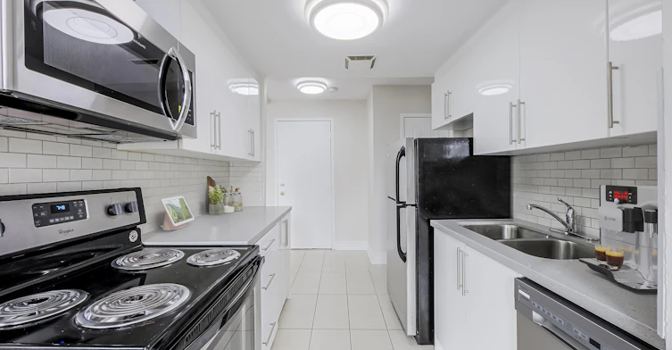 787 Vaughan Road, Toronto, ON, M6E 2Z6 - 6