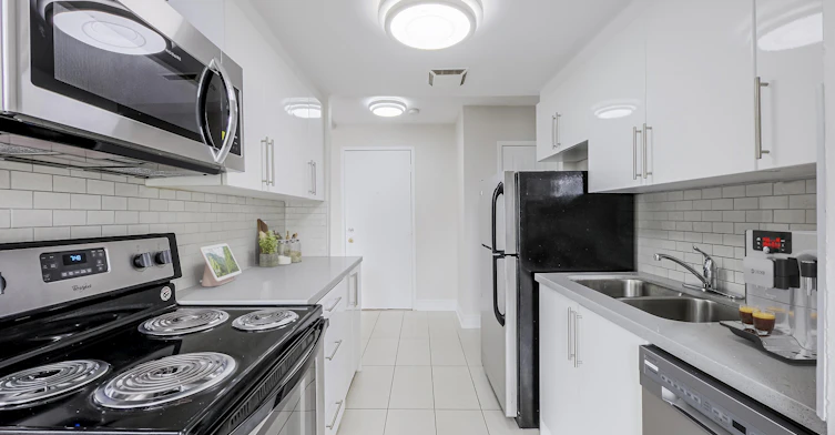 787 Vaughan Road, Toronto, ON, M6E 2Z6 - 6