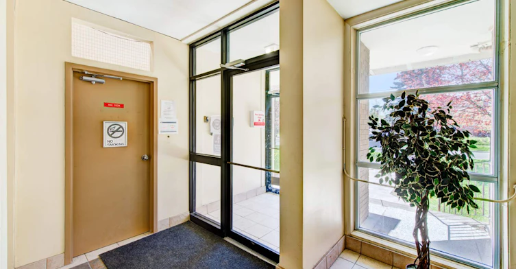 30 Vinci Crescent, Toronto, ON, M3H 2Y7 - 5