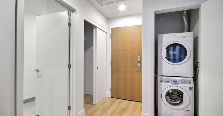 310-1090 De Bleury Rue, Montréal, QC, H2Z 0B7 - 2
