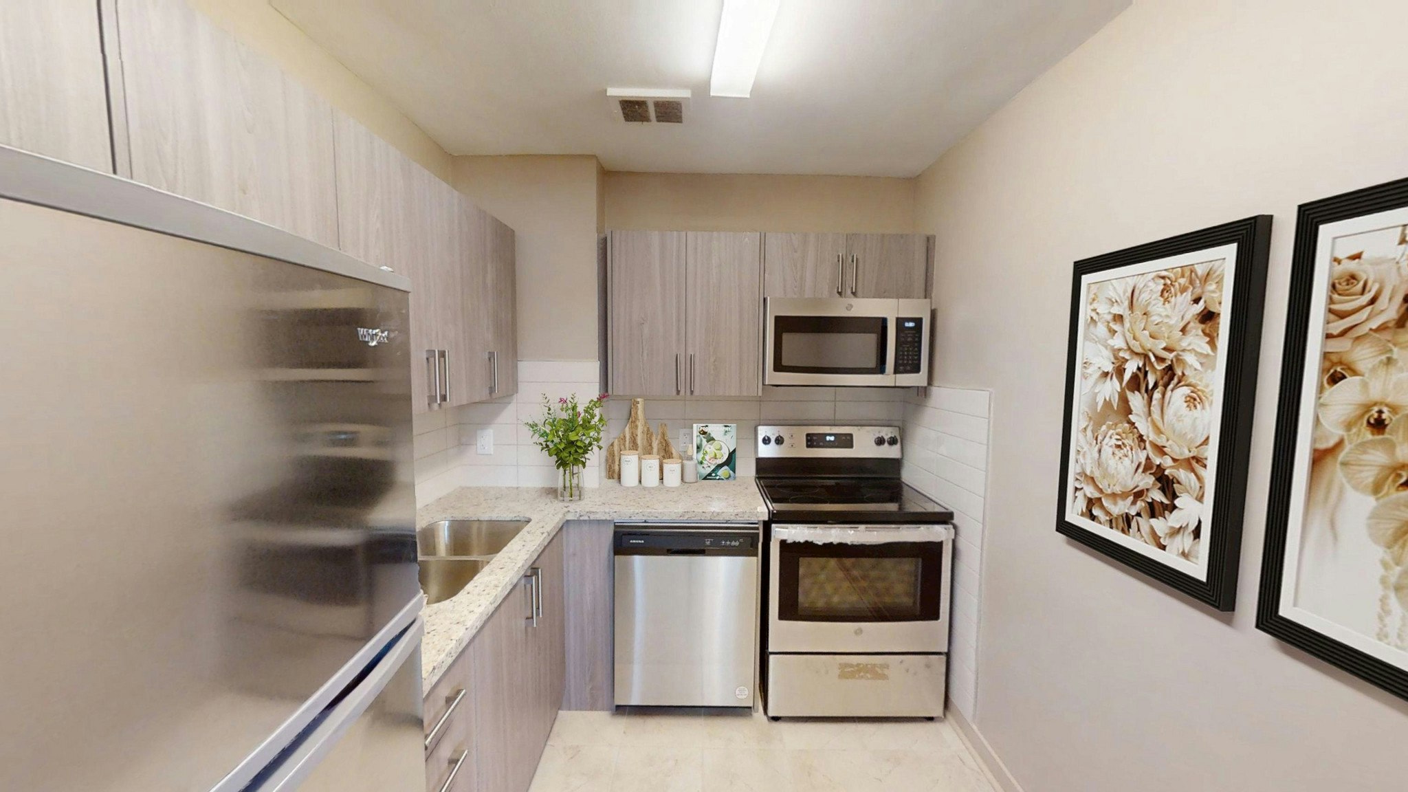 0104-1470 Williamsport Drive, Mississauga, ON, L4X 1T5 - 3