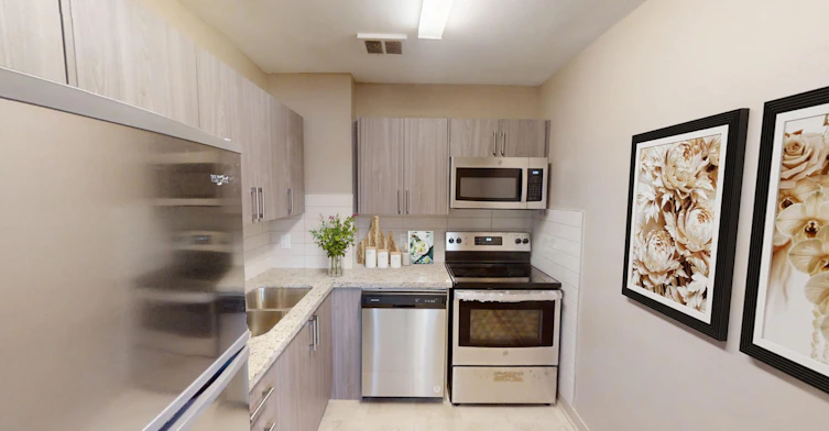 0104-1470 Williamsport Drive, Mississauga, ON, L4X 1T5 - 3