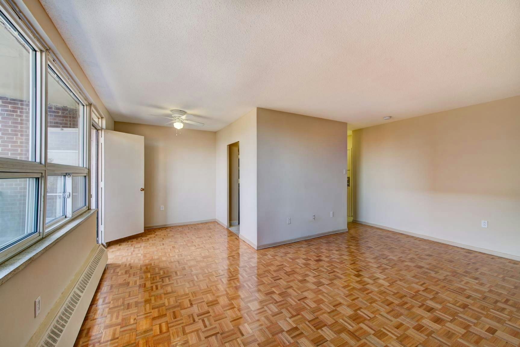 1470 Williamsport Drive, Mississauga, ON, L4X 1T5 - 8