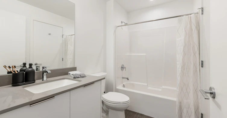 2-219-711 Hillside Avenue, Victoria, BC, V8T 0E7 - 6