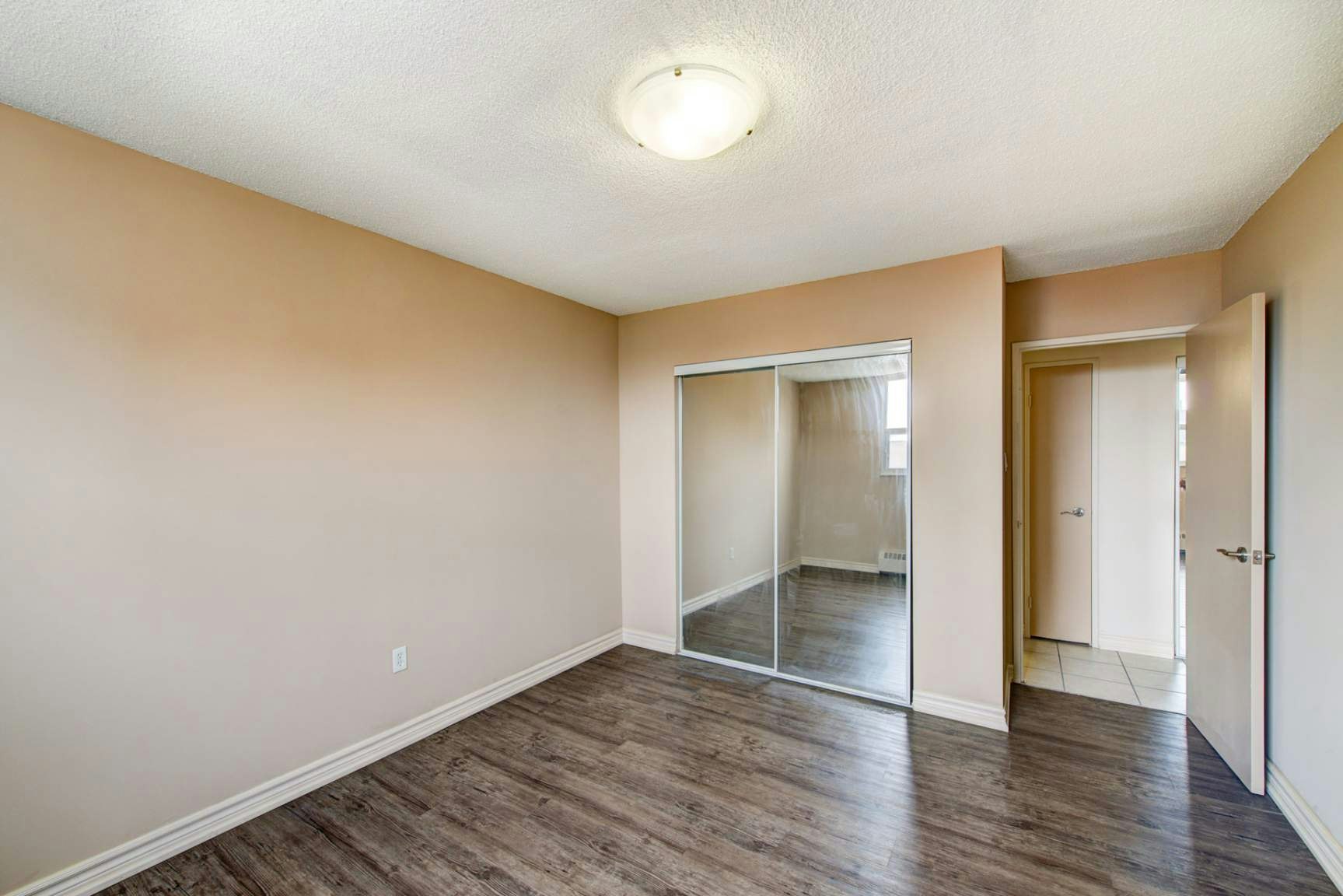 28 Elizabeth Street N, Mississauga, ON, L5G 2Z6 - 22