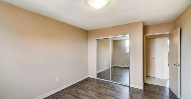 28 Elizabeth Street N, Mississauga, ON, L5G 2Z6 - 22