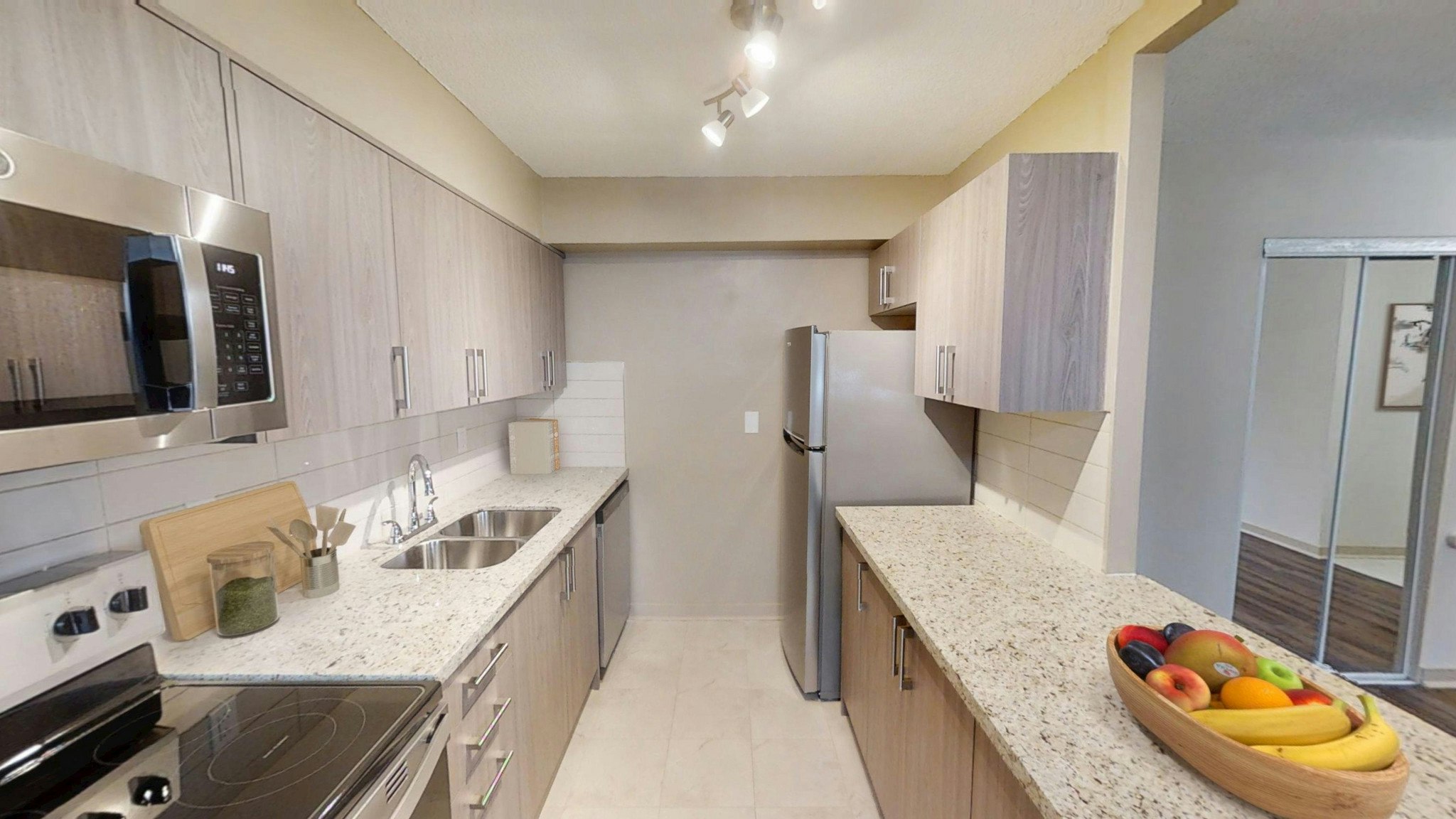 28 Elizabeth Street N, Mississauga, ON, L5G 2Z6 - 11