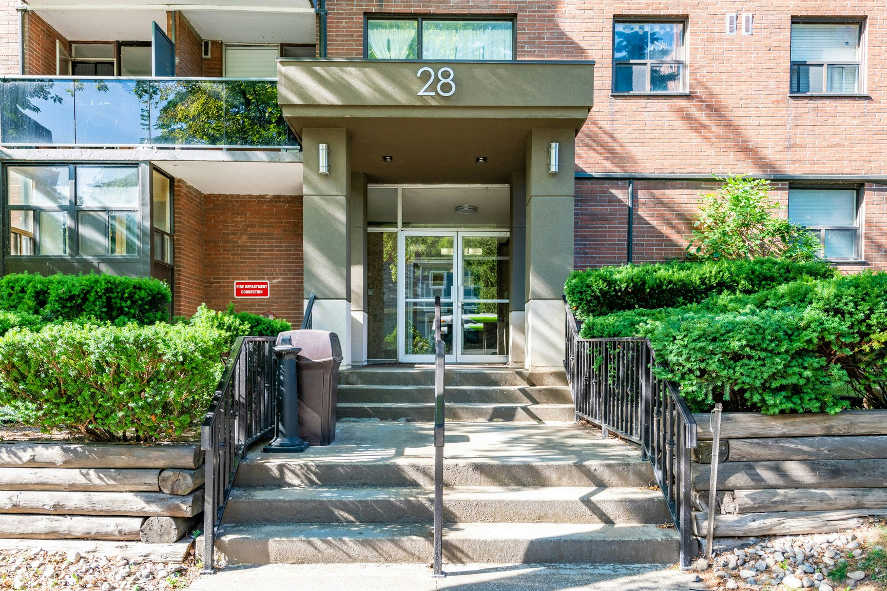 28 Elizabeth Street N, Mississauga, ON, L5G 2Z6 - 4