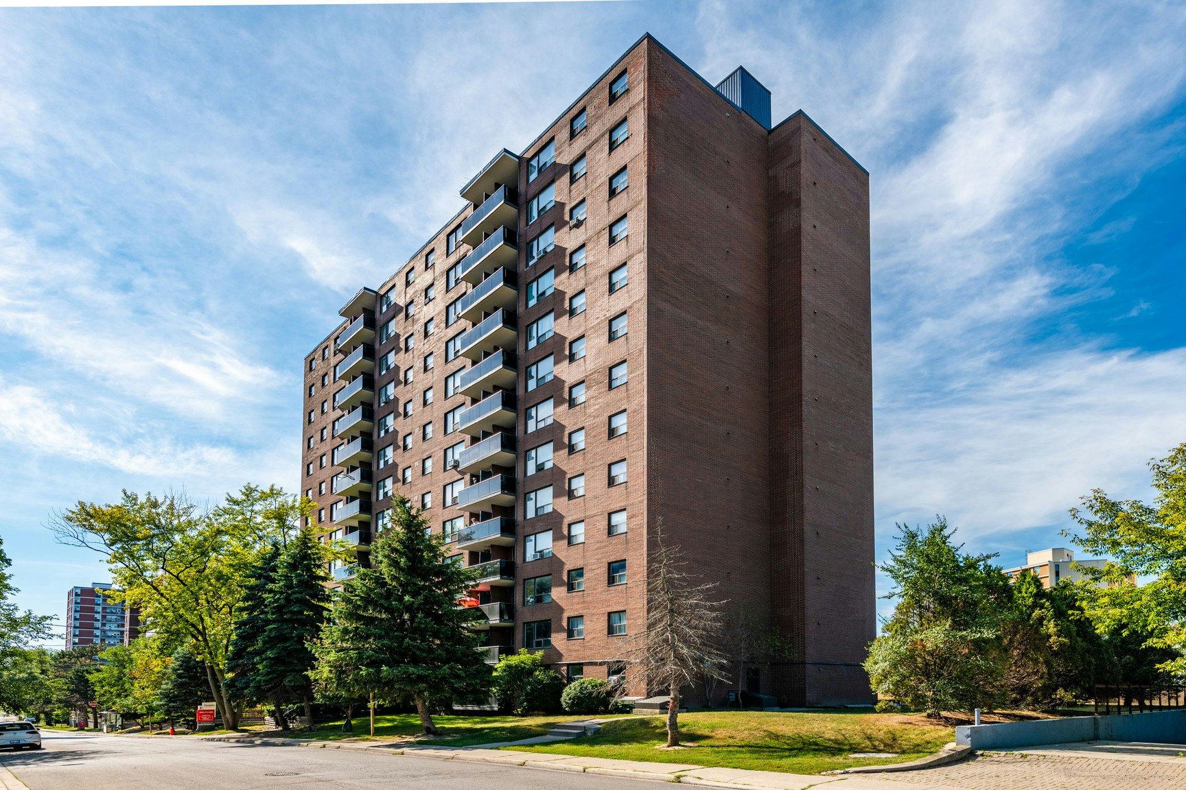 28 Elizabeth Street N, Mississauga, ON, L5G 2Z6 - 2