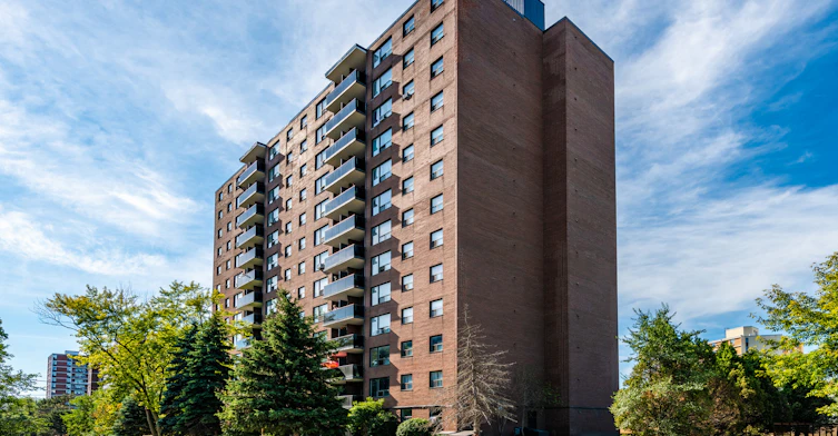 28 Elizabeth Street N, Mississauga, ON, L5G 2Z6 - 2