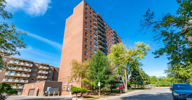 28 Elizabeth Street N, Mississauga, ON, L5G 2Z6 - 3