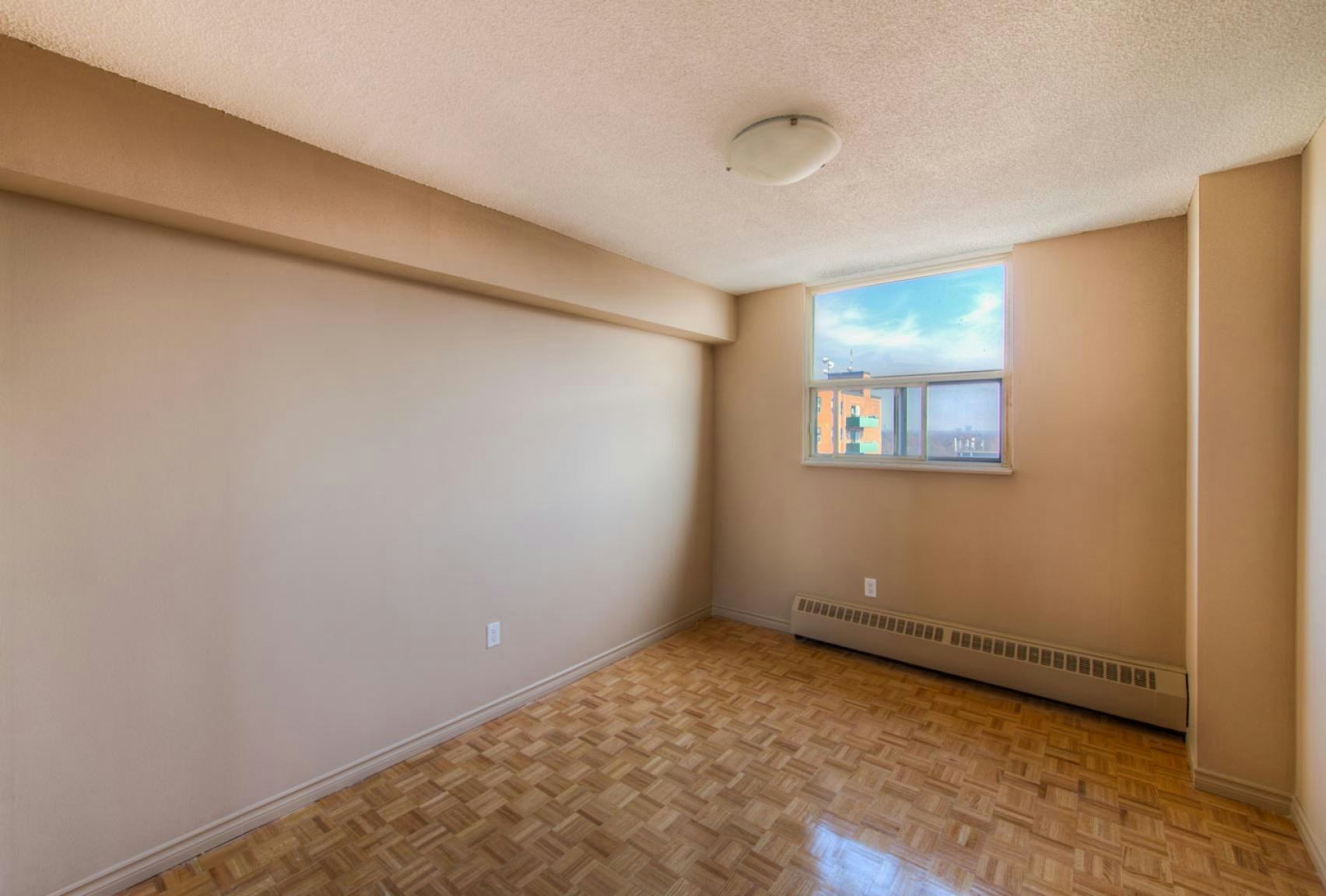 28 Elizabeth Street N, Mississauga, ON, L5G 2Z6 - 30