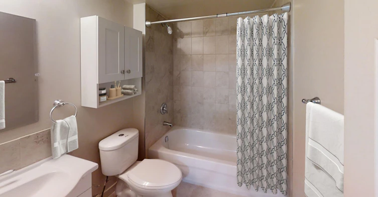 28 Elizabeth Street N, Mississauga, ON, L5G 2Z6 - 14