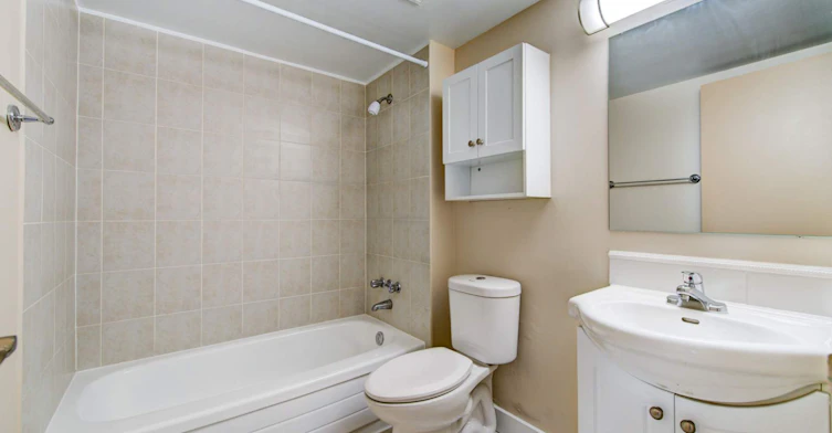 28 Elizabeth Street N, Mississauga, ON, L5G 2Z6 - 23