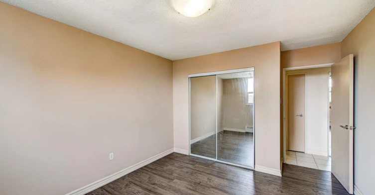 28 Elizabeth Street N, Mississauga, ON, L5G 2Z6 - 22