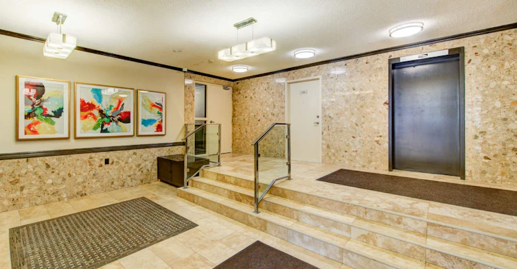 28 Elizabeth Street N, Mississauga, ON, L5G 2Z6 - 6