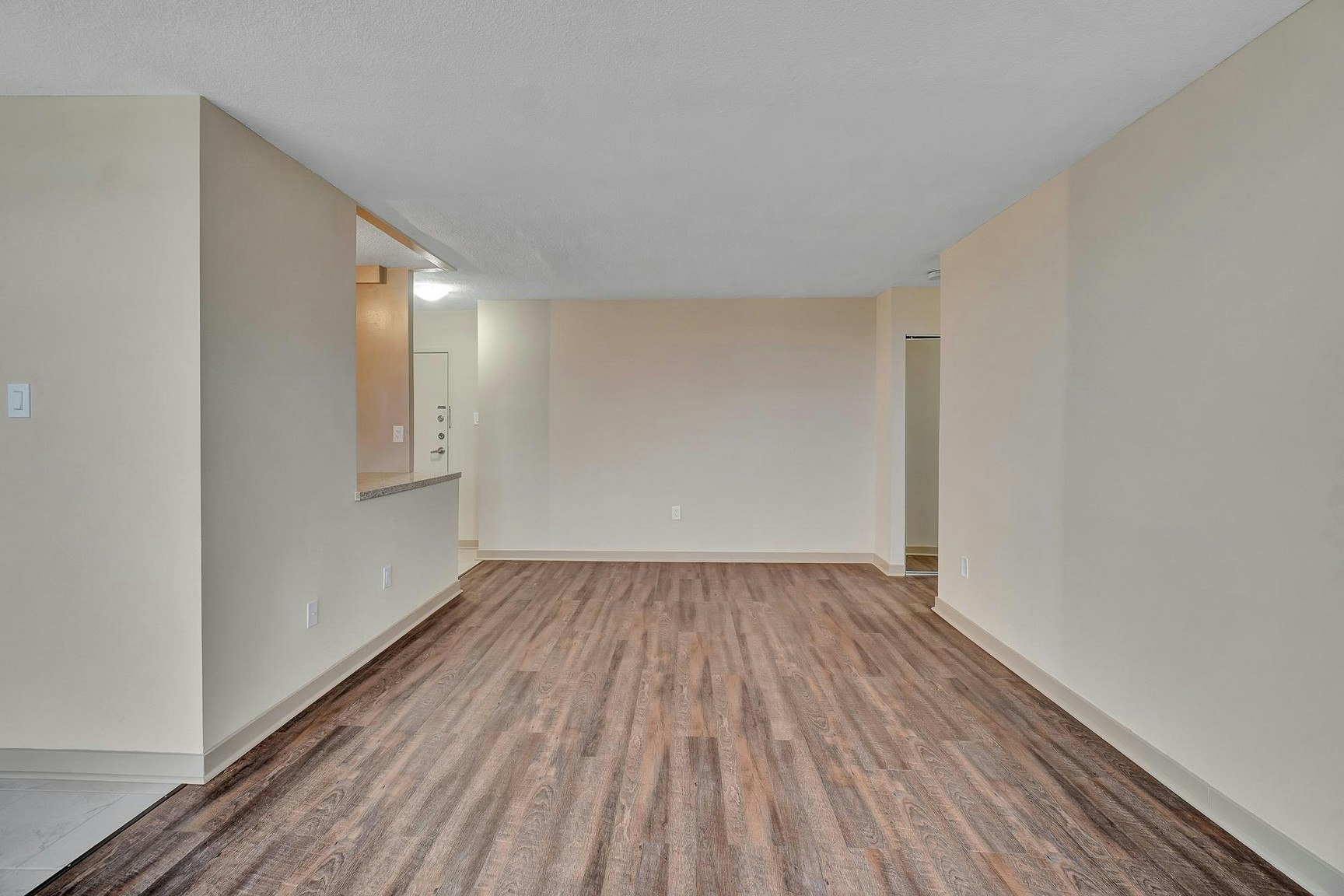 0210-121 Agnes Street, Mississauga, ON, L5B 2H4 - 13