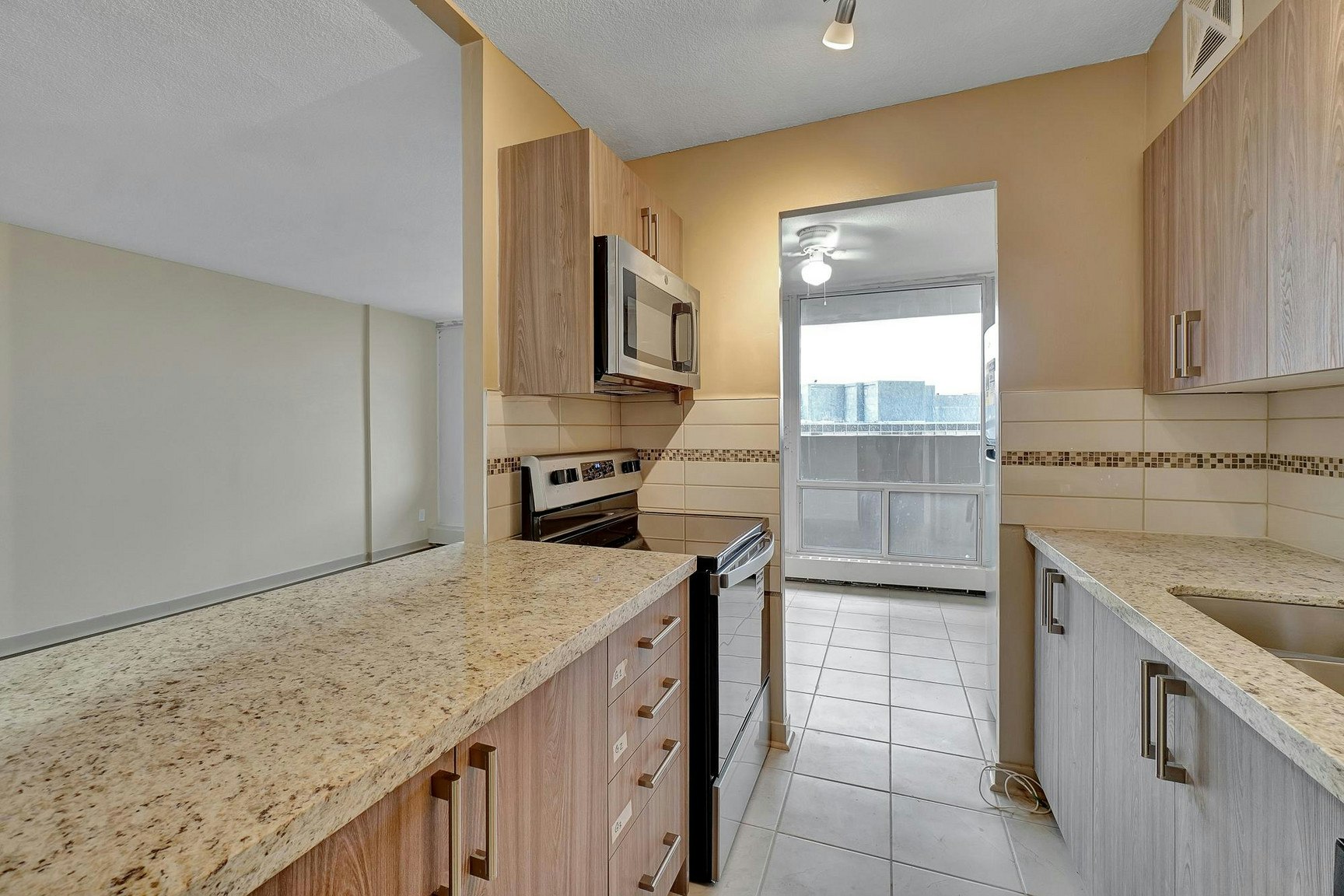 1011-121 Agnes Street, Mississauga, ON, L5B 2H4 - 17