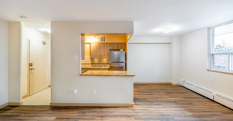 99 Agnes Street, Mississauga, ON, L5B 1J9 - 11