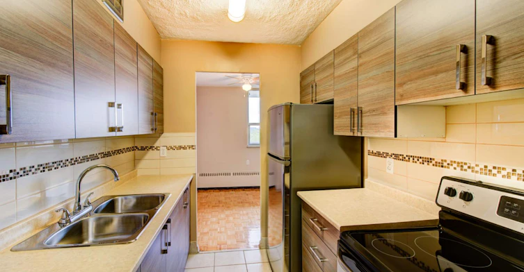 99 Agnes Street, Mississauga, ON, L5B 1J9 - 21